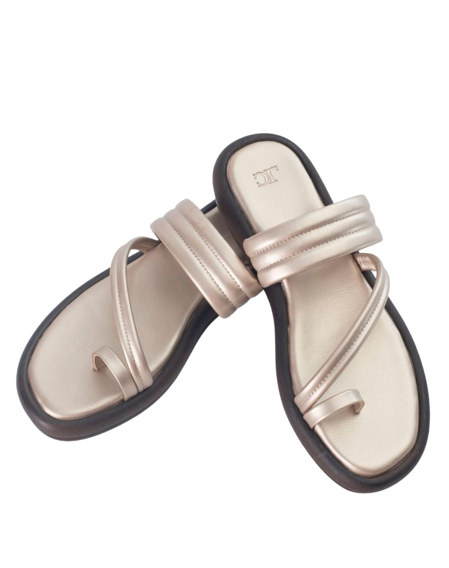 Flat Sandal - Strap toe ring