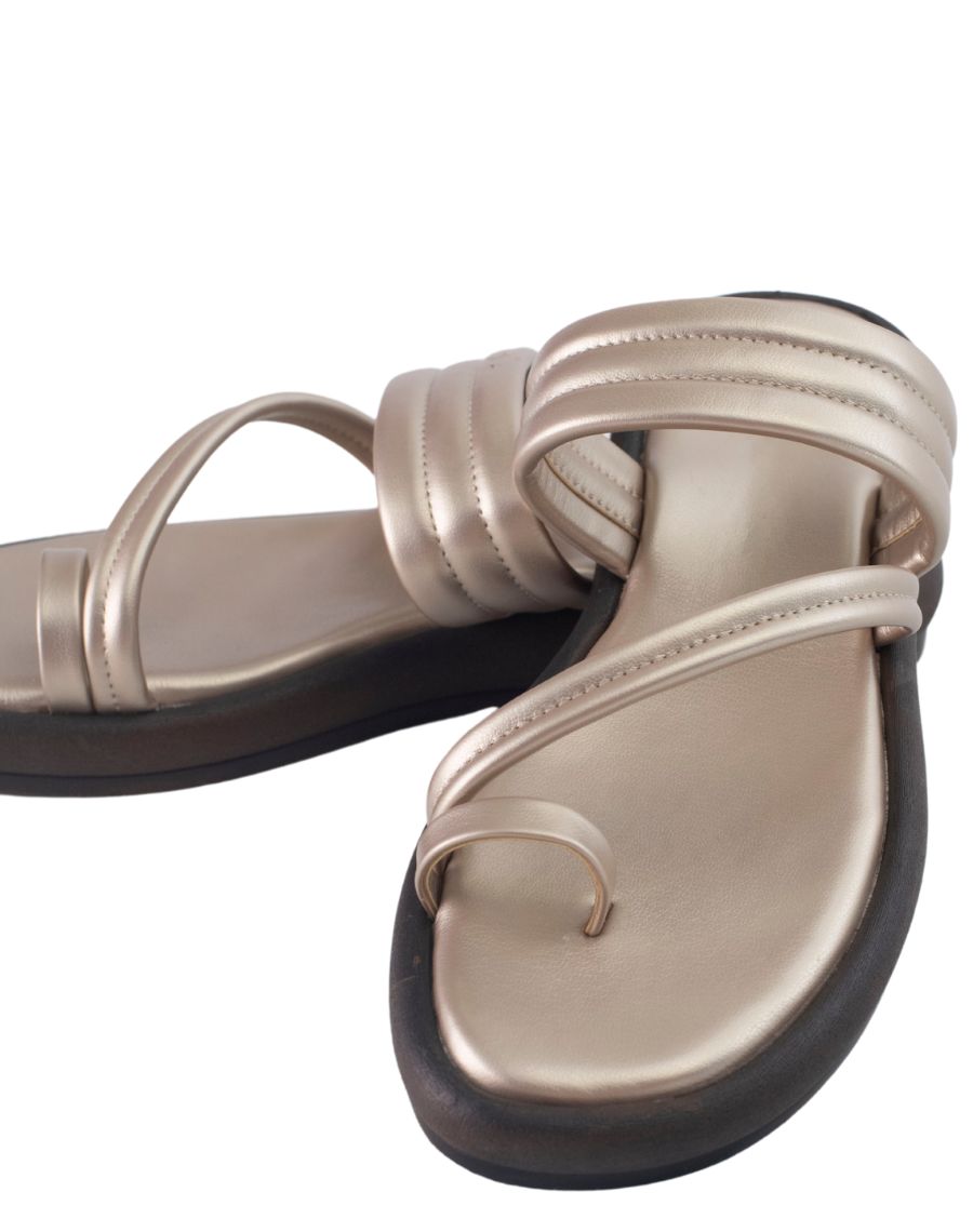 Flat Sandal - Strap toe ring