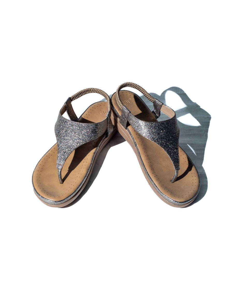 Flat sandal - back strap