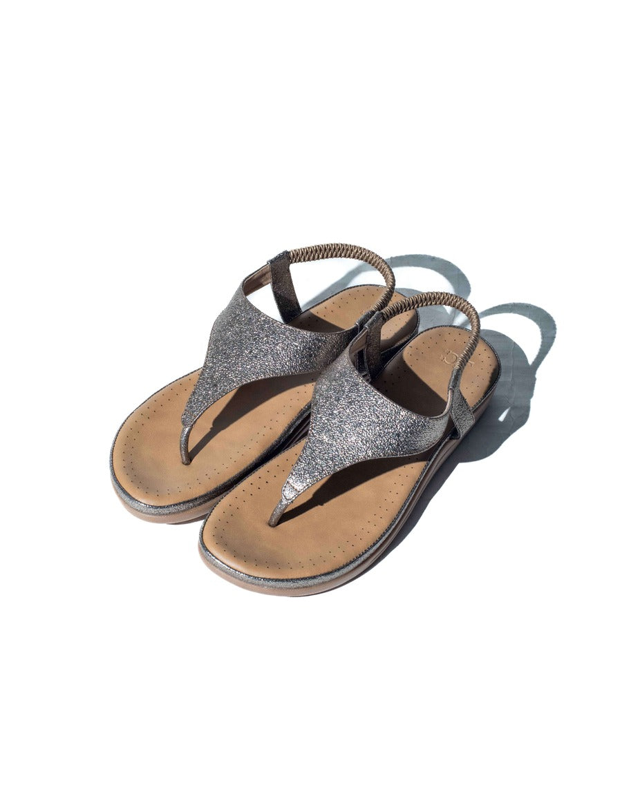 Flat sandal - back strap