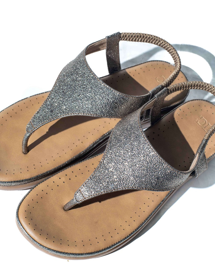 Flat sandal - back strap